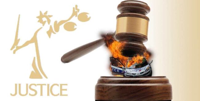 Voiture de police incendiée.