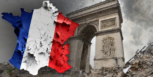 La France s’effondre.